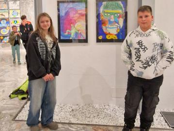 Med osmimi finalisti Plakata miru sta tudi Sara Mlinar in Jaka Gornik. FOTO: ARHIV ŠOLE