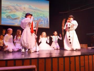 Predstava Izgubljena snežinka FOTO: MILKA BURNIK