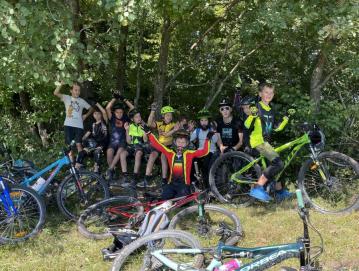 Zadnji teden avgusta je v Gorenji vasi potekal prvi MTB kamp, ki se ga je udeležilo deset otrok iz Gorenje vasi in Žirov. FOTO: ALEKSANDRA RADOSAVAC