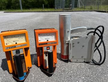 Slika 1: Instrumenti za meritve sevanja alfa (levo) in sevanje beta (sredina) ter sevanja gama (desno), last RUŽV