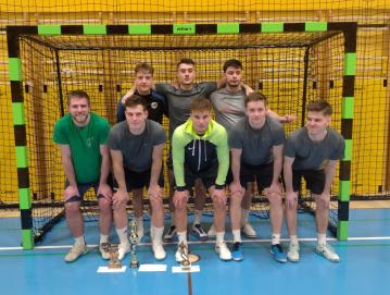 Zmagovalec gorenjevaškega Božičnega turnirja je bila ekipa s pomenljivim imenom ŠD Prvak iz Horjula. FOTO: JURE FERLAN