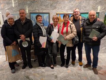 Na podelitvi Ažbetovih priznanj (od leve proti desni): mentorica Maja Šubic, Silvo Pivk, Ivica Peternelj, Jana Rojc, Francka Potočnik, Drago Mrdjenović in Srečo Kokalj FOTO: JOŽE ROJC