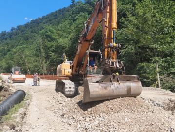 Obnova ceste v dolini Kopačnice bo končana prihodnje leto. FOTO: BERNARD STREL
