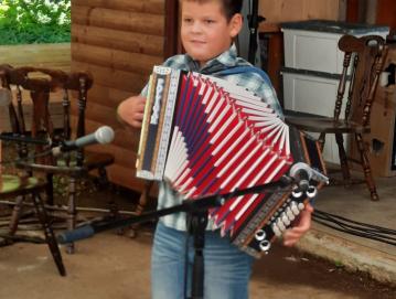 Najmlajši muzikant Gašper Ušeničnik Foto: Milka Burnik