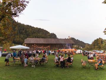 Oktoberfejst je bil dobro obiskan, še posebno zvečer, ko je potekal zabavni program. FOTO: ANJA STROJAN