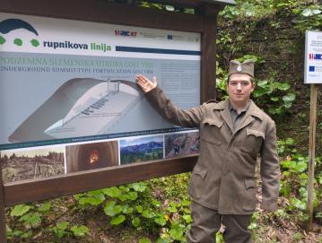 V soboto, 11. oktobra, bo obiskovalce v podzemni utrdbi Rupnikove linije na Golem vrhu sprejel vojak Kraljevine Jugoslavije. FOTO: JURE FERLAN