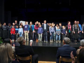 V kulturnem programu so nastopili člani Kulturnega društva dr. Ivan Tavčar Poljane ter glasbeniki, plesalke in drugi ustvarjalci iz občine. FOTO: TINA DOKL