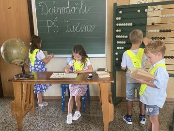 V PŠ Lučine so prvošolci letos vključeni v trojno kombinacijo. Foto: arhiv šole