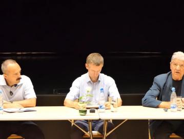 O Ušeničnikovem solidarizmu sta spregovorila dr. Ivo Kerže (levo) in dr. Janez Juhant (desno), predavanje je povezoval Jernej Pisk. FOTO: ARHIV KD DR. IVAN TAVČAR POLJANE
