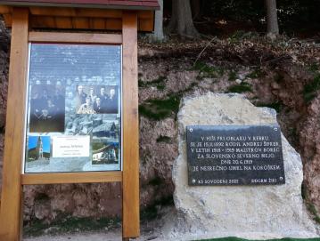 Spominska plošča Maistrovemu borcu Andreju Šifrerju v Stari Oselici FOTO: VALENTIN BOGATAJ