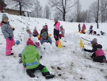 Zimske radosti na Medvedjem Brdu FOTO: ARHIV ŠOLE