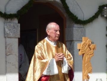 Jože Dolenc ob praznovanju zlate maše v Malenskem Vrhu FOTO: JURE FERLAN
