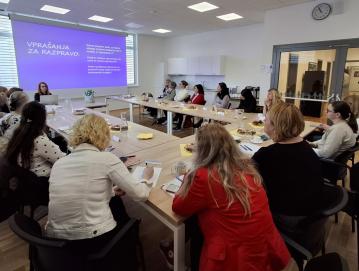 Na Osnovni šoli Jela Janežiča v Škofji Loki je pred časom potekal peti medinstitucionalni posvet, ki je predstavljal uvod v niz dogodkov ob 80-letnice šole. FOTO: TONKA KLEMENČIČ