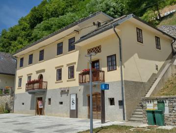 Šubičeva hiša pričakuje udeležence počitniških delavnic. FOTO: JURE FERLAN