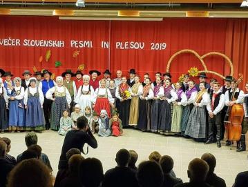 Večer slovenskih pesmi in plesov je TD Žirovski Vrh v Gorenji vasi pripravil že drugič. Foto: Tinkara Kavčič