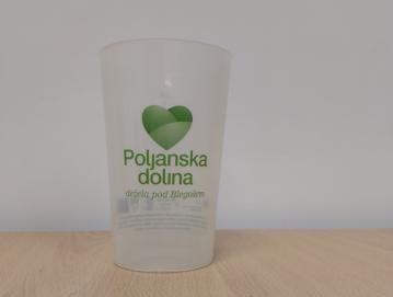Za dogodke v okviru Zavoda Poljanska dolina so nakupili povratno embalažo. FOTO: JURE FERLAN