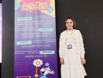 Meta Selak na mednarodnem festivalu otroške poezije v Banjaluki FOTO: PETER SELAK