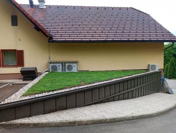 V marcu smo tudi na stavbi centra Čebelarske zveze Slovenije postavili zeleno streho. Foto: Nataša K. Štrukelj