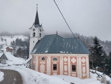 Baročna cerkev spreobrnenja apostola Pavla v Stari Oselici je bila sedež župnije točno 150 let. FOTO: JURE FERLAN