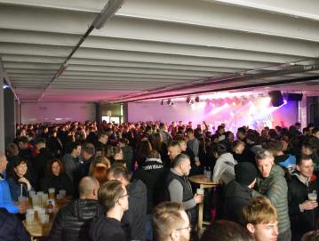 Žurplac Todraž so uradno odprli z veselico s skupino Raubarji. FOTO: ARHIV ZAVODA POLJANSKA DOLINA