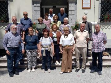 Sošolci iz Gimnazije Škofja Loka so za praznovanje 60. obletnice mature izbrali Dvorec Visoko. FOTO: JURE FERLAN