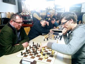 Šesti šahovski ciklus za Pokal Poljanske doline Minervo se je letos prvič ustavil na Hotavljah.