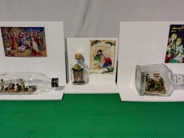 Miniaturne jaslice v steklenicah iz zbirke Franca Temelja so nekaj posebnega. FOTO: JURE FERLAN