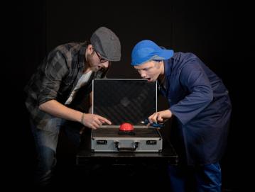 KUD Sovodenj je pripravil novo avtorsko komedijo Nemirna koča. FOTO: JASMINA KACIN