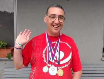 Robi Cakići z letos osvojenimi medaljami Foto: Jure Ferlan