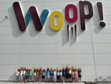Otroci so bili nad obiskom Woopa navdušeni. FOTO: ANA POTOČNIK