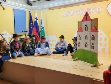 Osnovna šola Javorje je že sto dvajset let srce kraja. FOTO: TINA DOKL