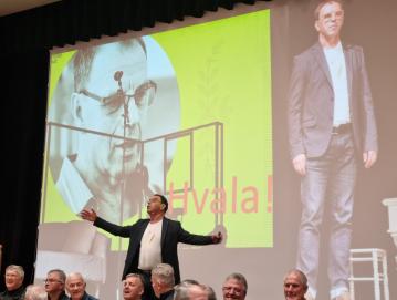 Andrej Šubic je v Hiši kulture v Poljanah praznoval svojo več kot petdesetletno ustvarjalno pot. FOTO: MATEJA RANT