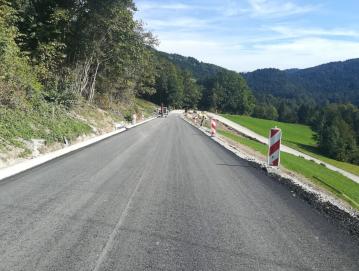 Sanacijska dela na cesti v Javorje naj bi bila dokončana še v tem mesecu. Foto: arhiv Občine Gorenja vas - Poljane