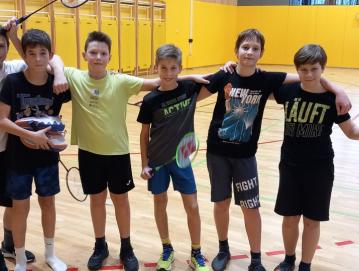 Tekmovanje v badmintonu: Nace Bevk, Jan Oblak, Urban Hren, Žiga Bohinc, Nejc Tavčar in Tadej Dolenc FOTO: ARHIV ŠOLE
