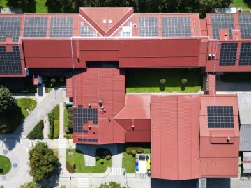 Občina Trzin uspešno izvedla postavitev sončne elektrarne na objektu Osnovne šole Trzin in Vrtca Trzin (enota Palčica)