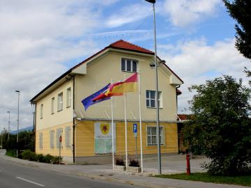 Odlok o začasni prepovedi zbiranja ljudi na javnih shodih in javnih prireditvah ter drugih dogodkih na javnih krajih v Republiki Sloveniji 