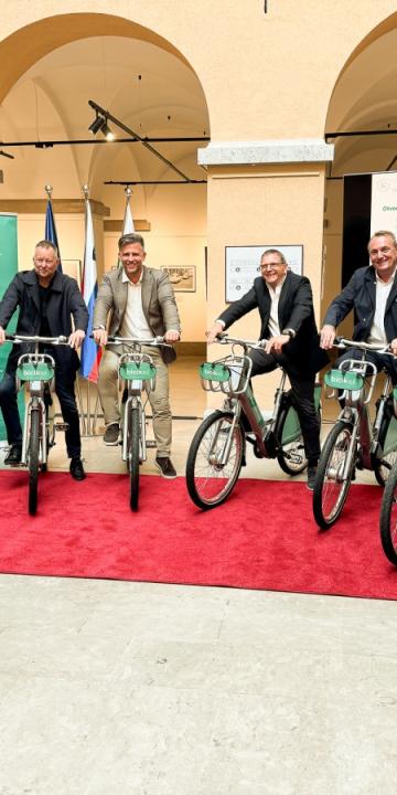 Župani na e-kolesih svojih občin_Foto Urša Peršič