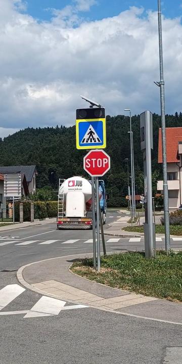 Slika za novico ZA VEČJO VARNOST PEŠCEV JE ZAČEL DELOVATI NOV INTELIGENTNI PROMETNI SISTEM 