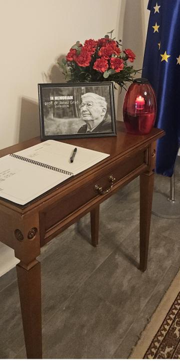 Slika za novico Na občini Dol pri Ljubljani se z velikim spoštovanjem poslavljamo od  častnega občana občine prof. dr. Janeza Grada