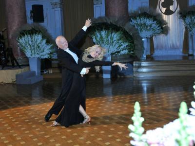 Prva sta se na plesišču Kristalne dvorane zavrtela plesni mojster Zoran Kljun in slovenska ambasadorka plesa Nika Kljun. 