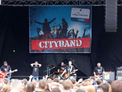 Utrinek z zaključka natečaja Cityband 2016, na katerem je nastopila skupina MI2. (Foto: Citycenter Celje)
