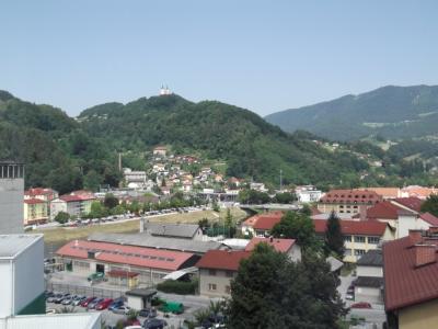 Pogled na Laško z vrha upravne stavbe Pivovarne Laško.
