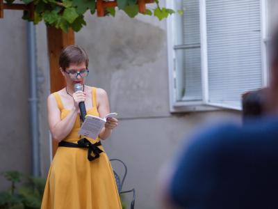 Tonja Jelen je z nami delila svoje misli o poeziji, literarni kritiki in materinščini. (Foto: Jan Dolar)