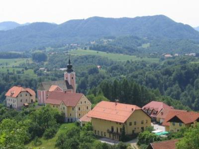 Občina Dobje meri 18 kvadratnih kilometrov, s čimer se uvršča na 203. mesto med slovenskimi občinami. 