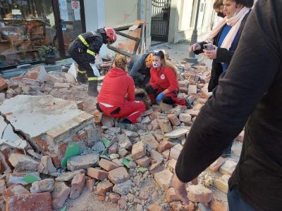 Potres je v hrvaški Petrinji povzročil izjemno veliko škodo. (Foto: Hrvatski Crveni križ)