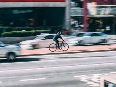 Do 23. aprila letos so bili kolesarji udeleženi v 191 prometnih nesrečah, kar je 22 odstotkov manj kot v lanskem primerjalnem obdobju. A sezona, ko jih bo na cesti več, šele prihaja, pravijo policisti. (Foto: Pixabay)
