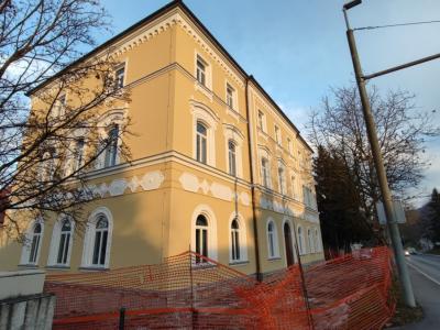 Nad obnovo fasade objekta tik ob glavni cesti skozi Šmarje je bdel Zavod za varstvo kulturne dediščine. (Foto: Štajerski val)