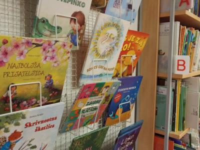 Ob dobrodelni akciji Polet s knjigo nas je zanimalo, kako lahko podarimo dobre otroške knjige in kako jih sploh prepoznamo. (Foto: Štajerski val)