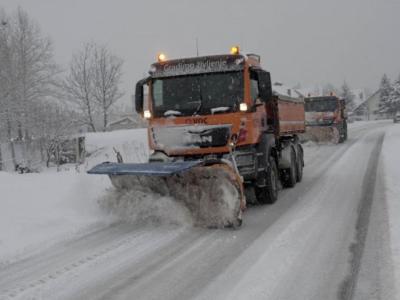 Čeprav vreme še ni zimsko, se je z današnjim dnem na cestah uradno začela zimska sezona. (Foto: VOC Celje)