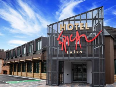 Po prenovi je Hotel Špica vrata odprl 7. marca, a jih je že čez nekaj dni moral zapreti zaradi epidemije novega koronavirusa. (Foto: FB: Hotel Špica Laško)